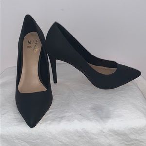 Mix No.6 Matte Black Pointed Toe Pumps